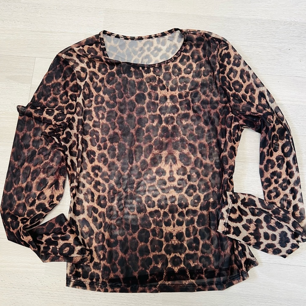 Animal print blouse, traslucide and sexy in warm colors, brand new never worn.